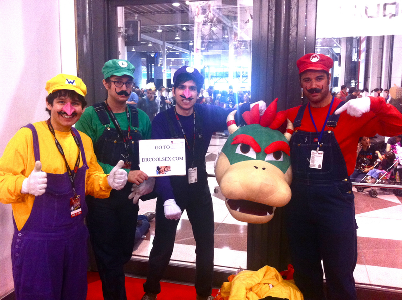 Illustration for article titled New York Comic-Con 2011 Day Three in Ivy, Steampunk and Homicidal Mario
